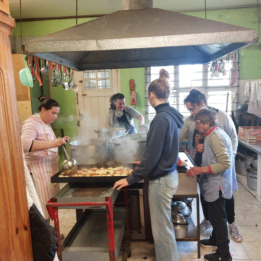 Una cervecería de Mar del Plata donó dos toneladas de alimentos a comedores y hogares