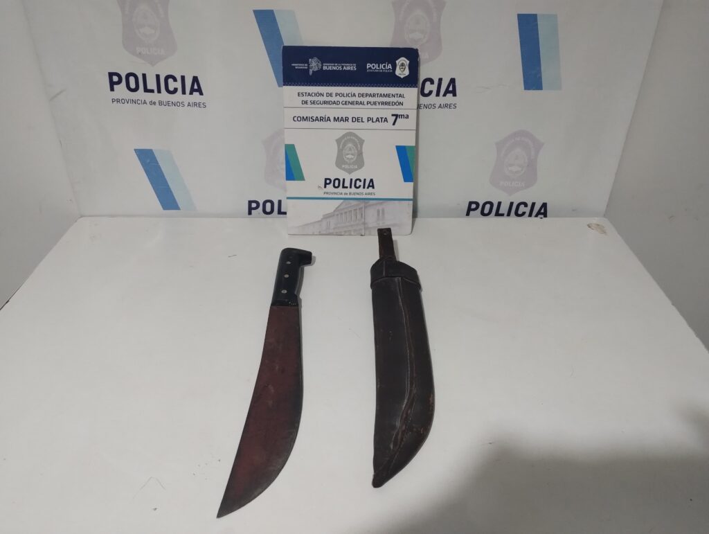 Quisieron entrar en una peluquería, de madrugada y armados con un machete: aprehendidos