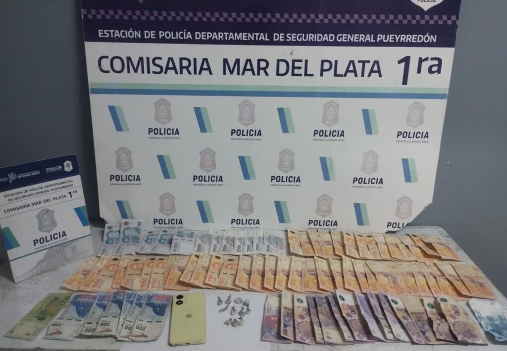 Descartó 11 envoltorios de cocaína ante la presencia policial
