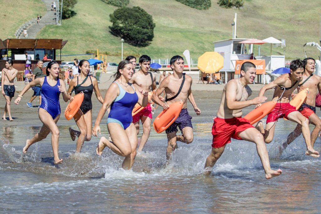 Inician las preinscripciones para la Escuela de Surf y el Programa Guardavidas Junior en la Playa Deportiva del EMDER