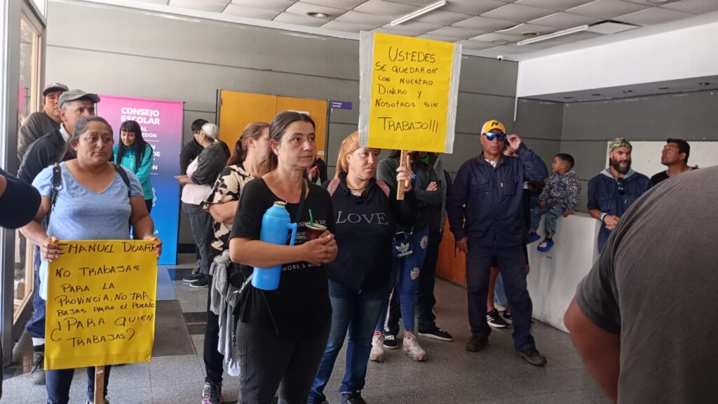 Integrantes de la Cooperativa La Unión volvieron a reclamar por una deuda en el Consejo Escolar