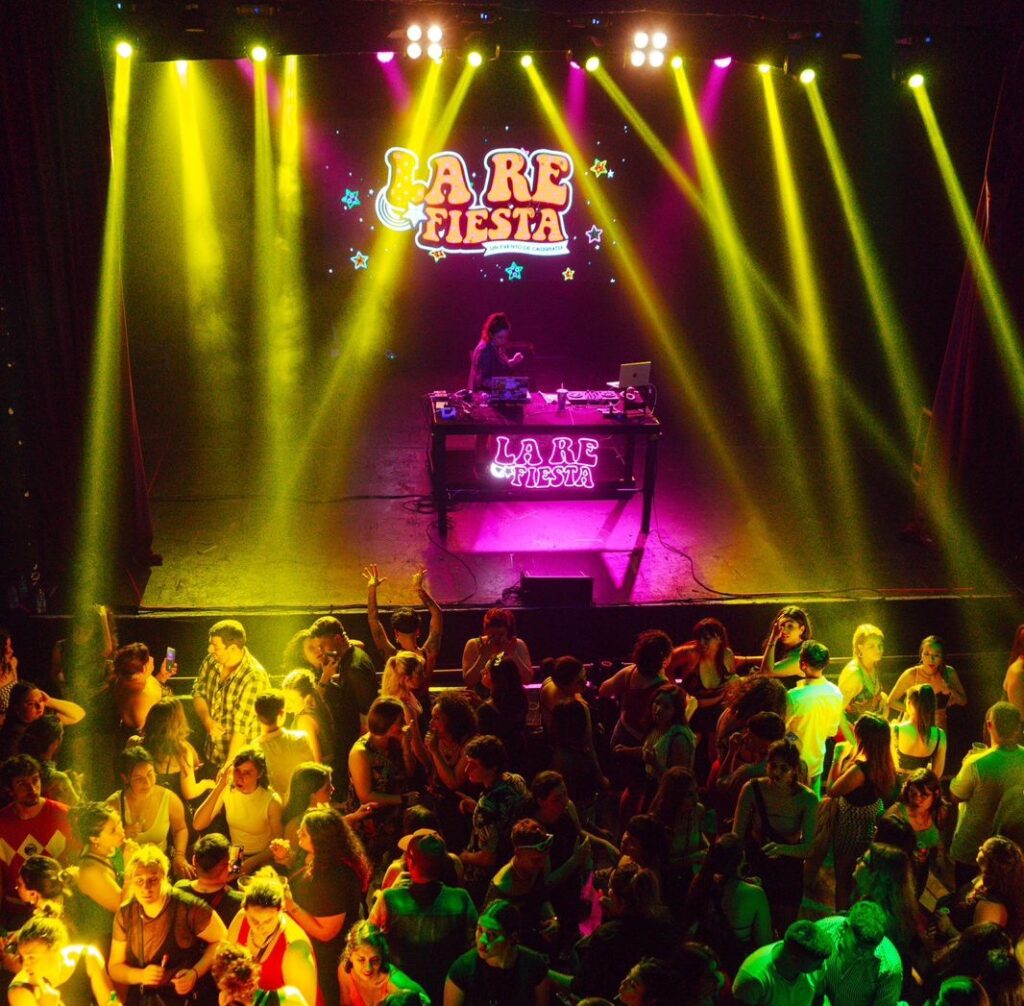La Re Fiesta llega este sábado a Mar del Plata para homenajear la adolescencia millenial