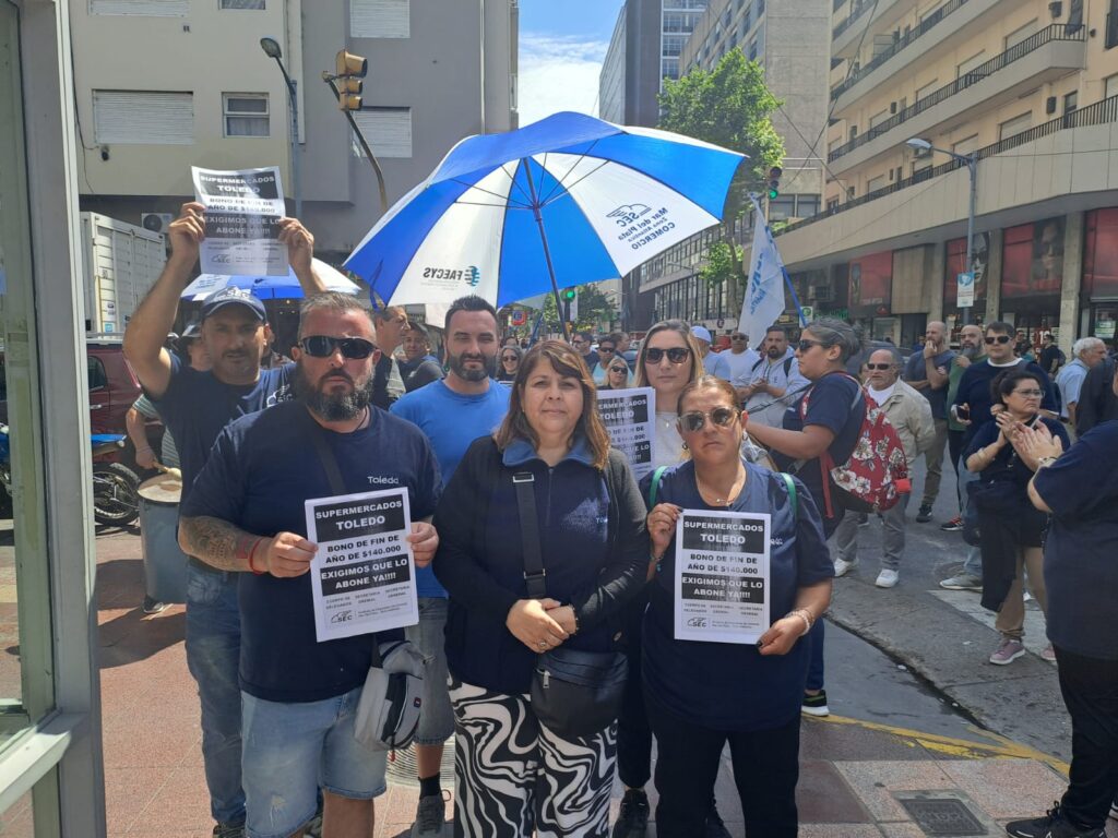 El SECZA y trabajadores de Toledo se manifestaron reclamando el pago del bono de fin de año
