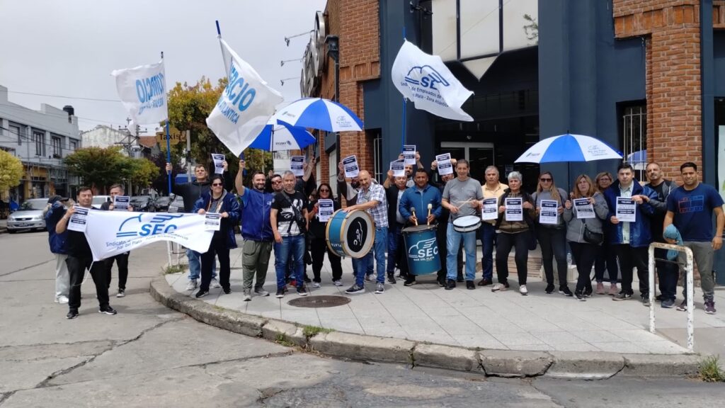 Exigen que Toledo cumpla con el pago total del bono de fin de año a sus trabajadores