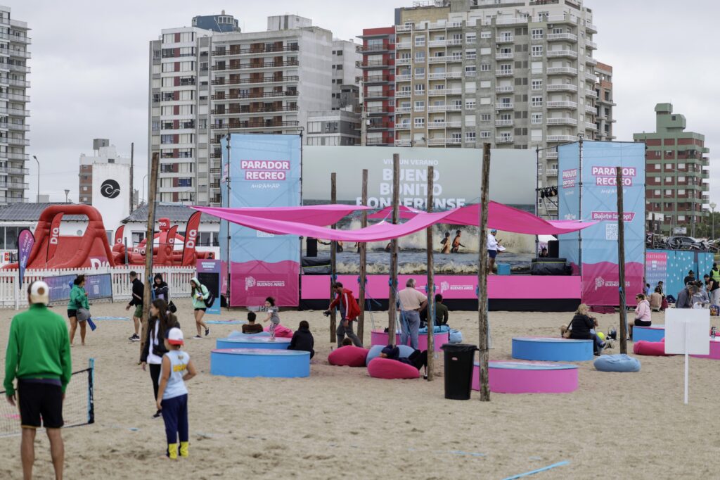 Las mejores imágenes de la inauguración de los paradores ReCreo en Miramar y Villa Gesell: «Verano bueno, bonito y bonaere…