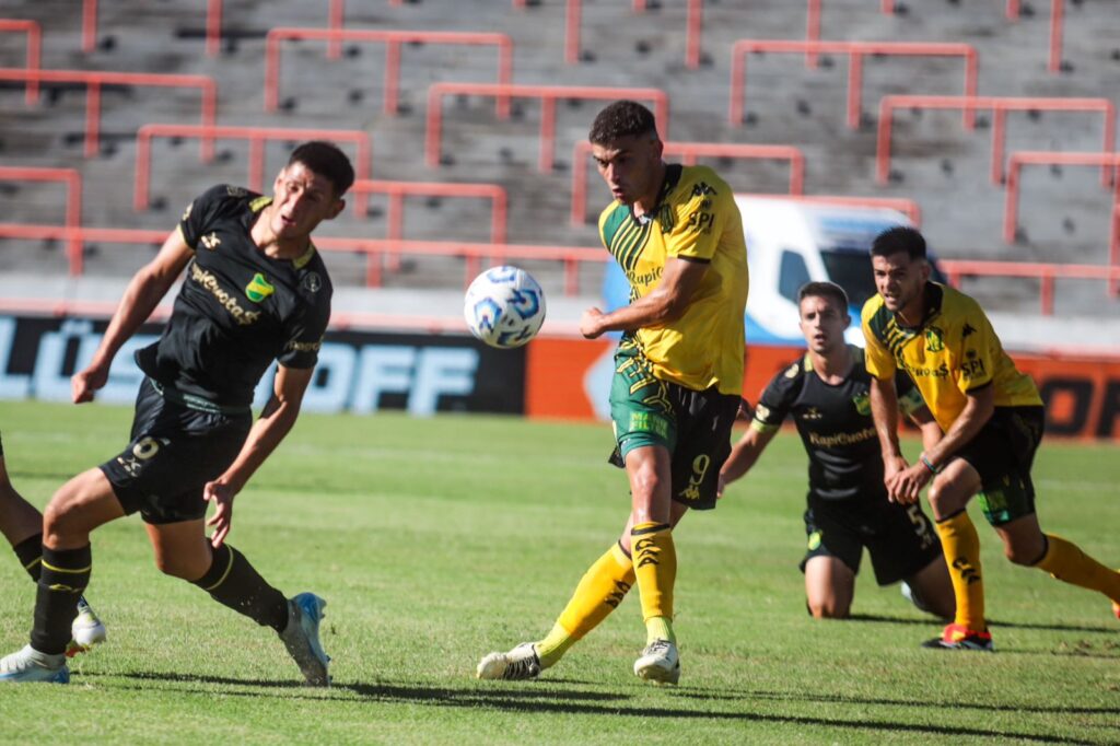 Dura derrota de Aldosivi en casa frente a Defensa y Justicia
