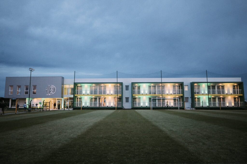 Aldosivi inauguró la casa formativa: mirá las mejores imágenes