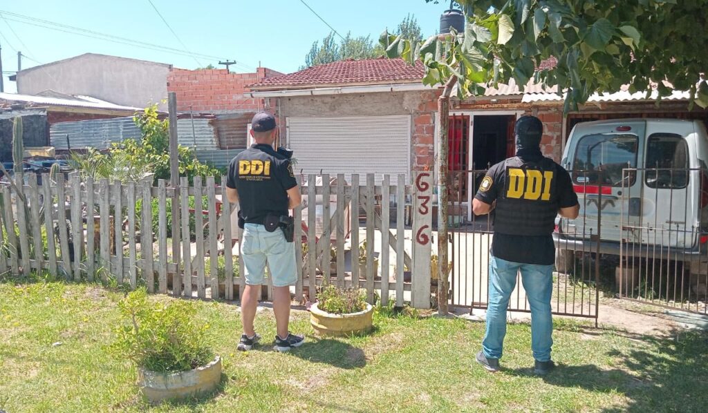 Allanamiento y una aprehendida por robo automotor y venta de autopartes