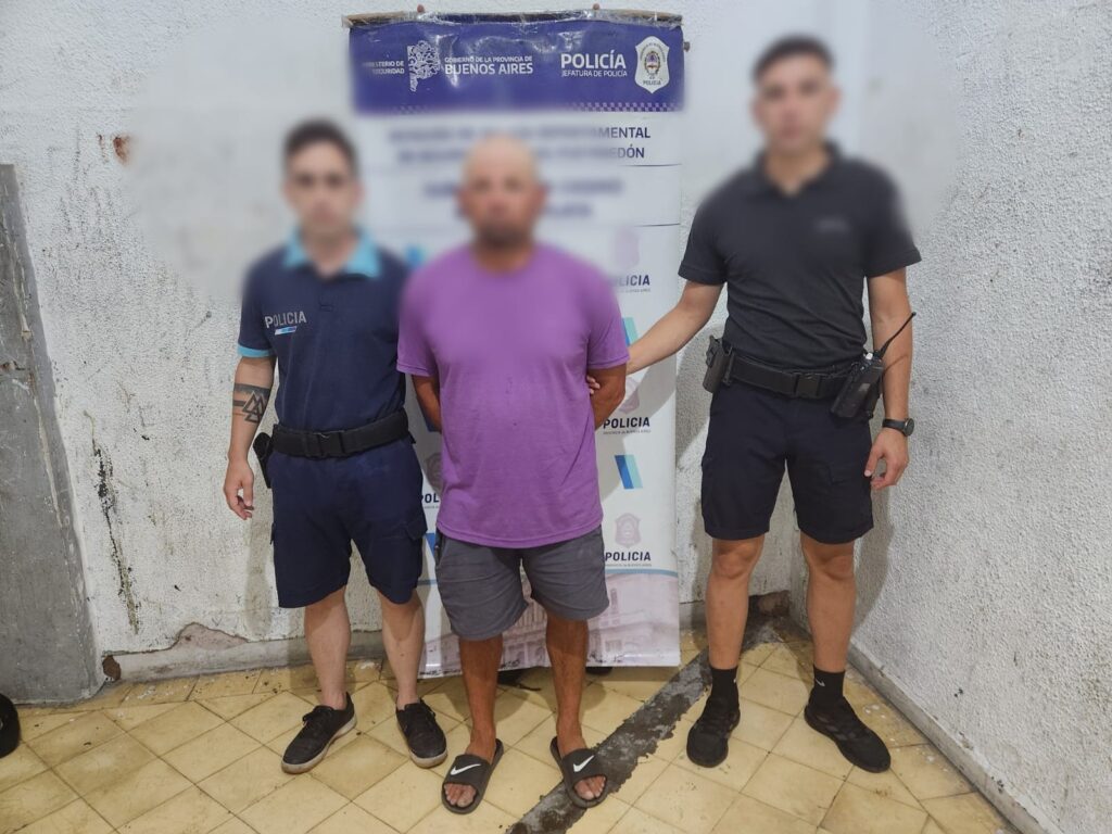 Ingresó a un baño público y manoseó a una joven: aprehendido