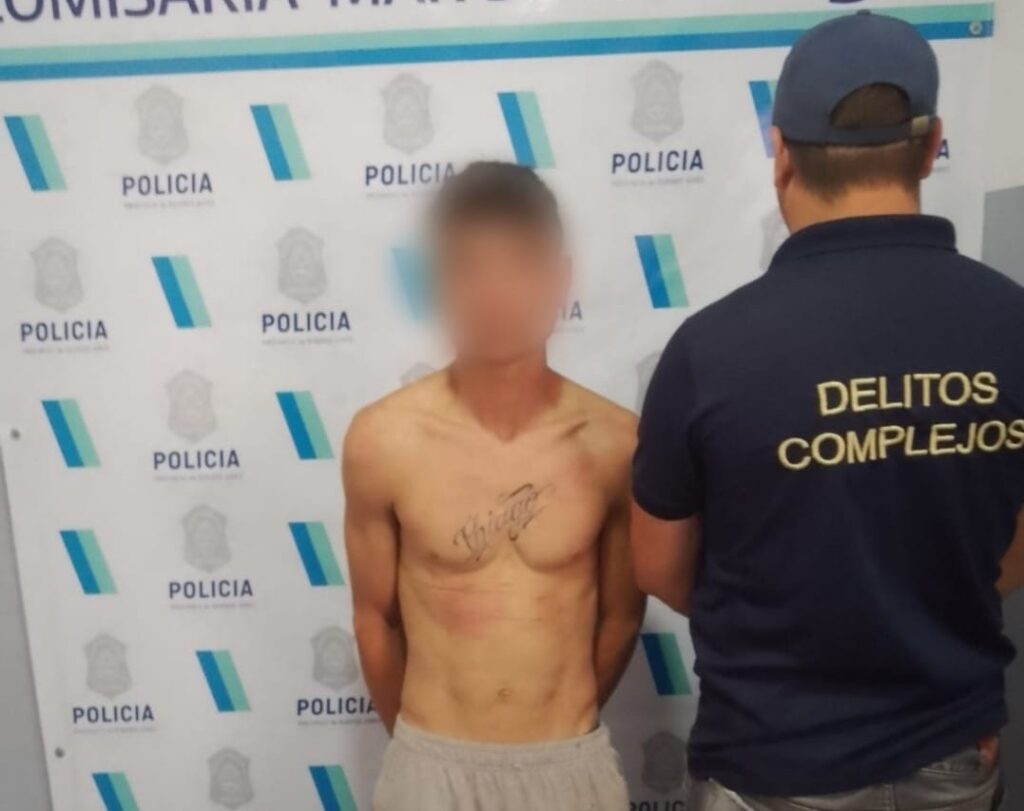 Robó un auto con las llaves puestas, chocó y terminó aprehendido