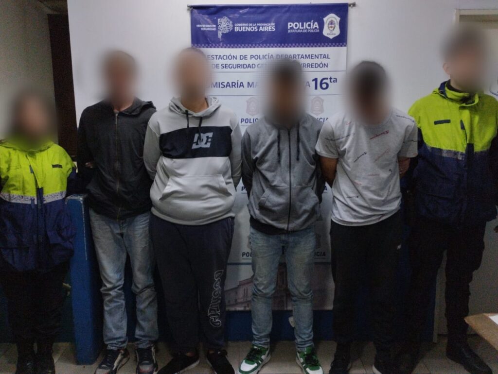 Entraron a robar y los encontraron escondidos en los armarios y detrás de un espejo: aprehendidos