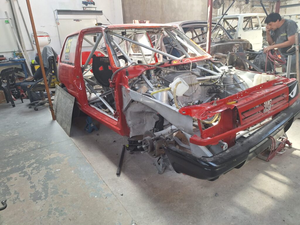 Clausuraron un taller sin habilitación y con dos vehículos y un motor adulterados