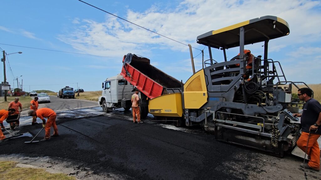 Obras viales en marcha: mejoras en asfalto y hormigón para distintos barrios de la ciudad