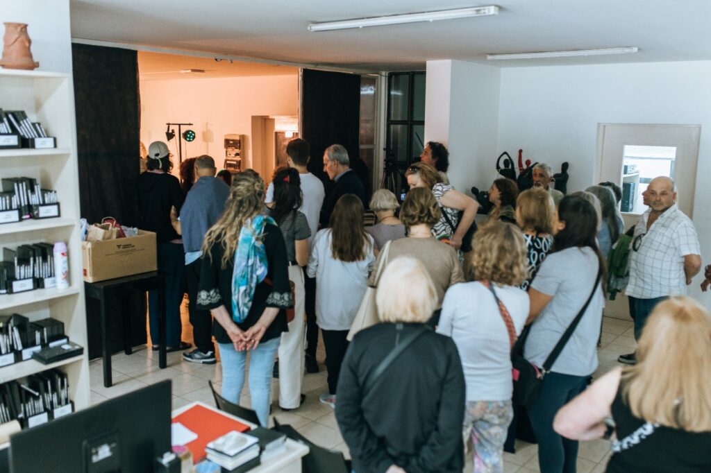 Música marplatense, folklore y visitas guiadas en la Biblioteca Parlante de Plaza Peralta Ramos