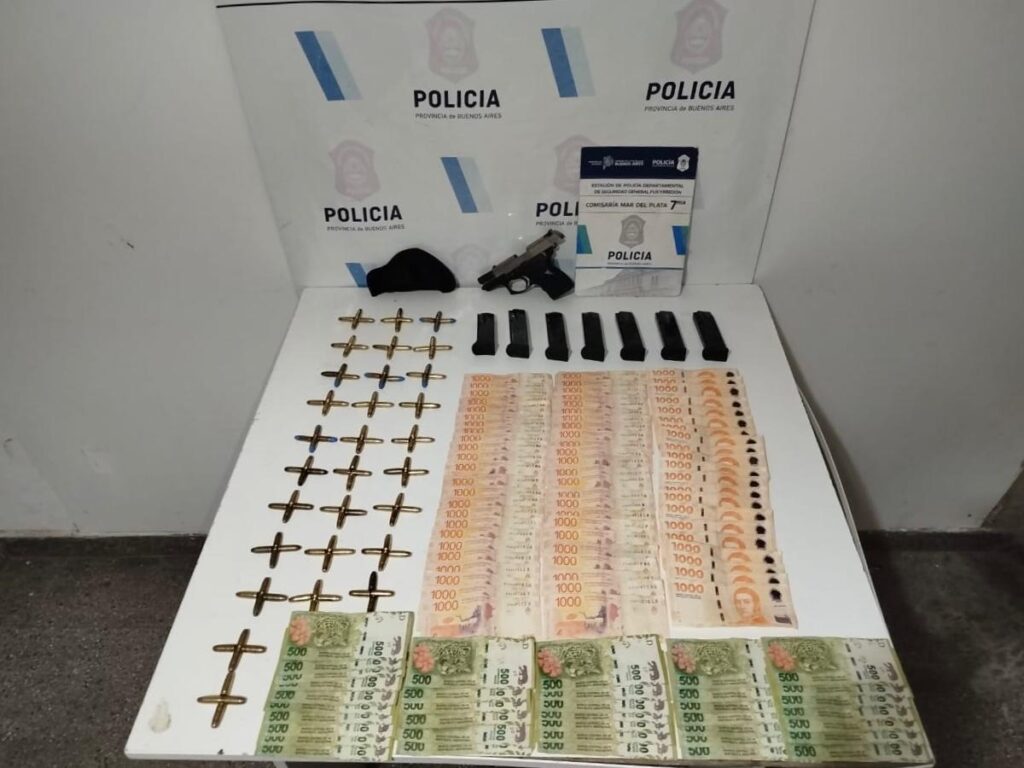 Escapó de la policía, chocó y terminó aprehendido: tenía un arma, municiones, dinero y cocaína