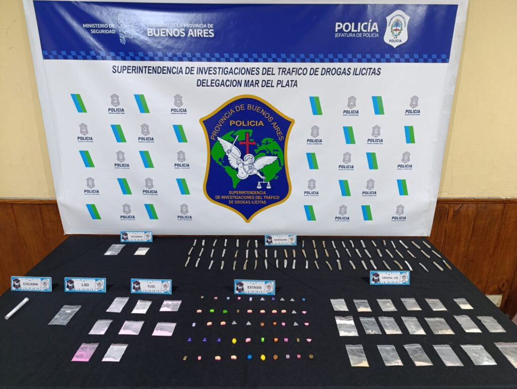 Intensifican controles en fiestas electrónicas: secuestraron pastillas con la cara de Bizarrap y Bukele