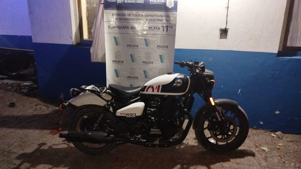 Tres menores aprehendidos tras circular en una moto robada