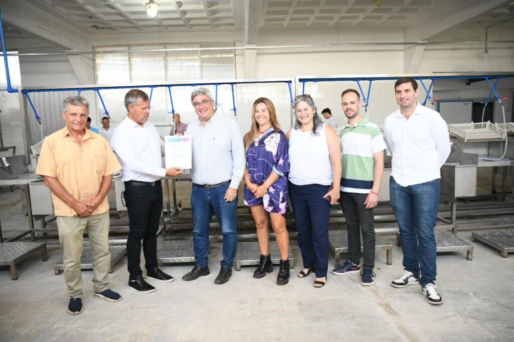 Javier Rodríguez entregó certificados PUPAA a emprendedores
