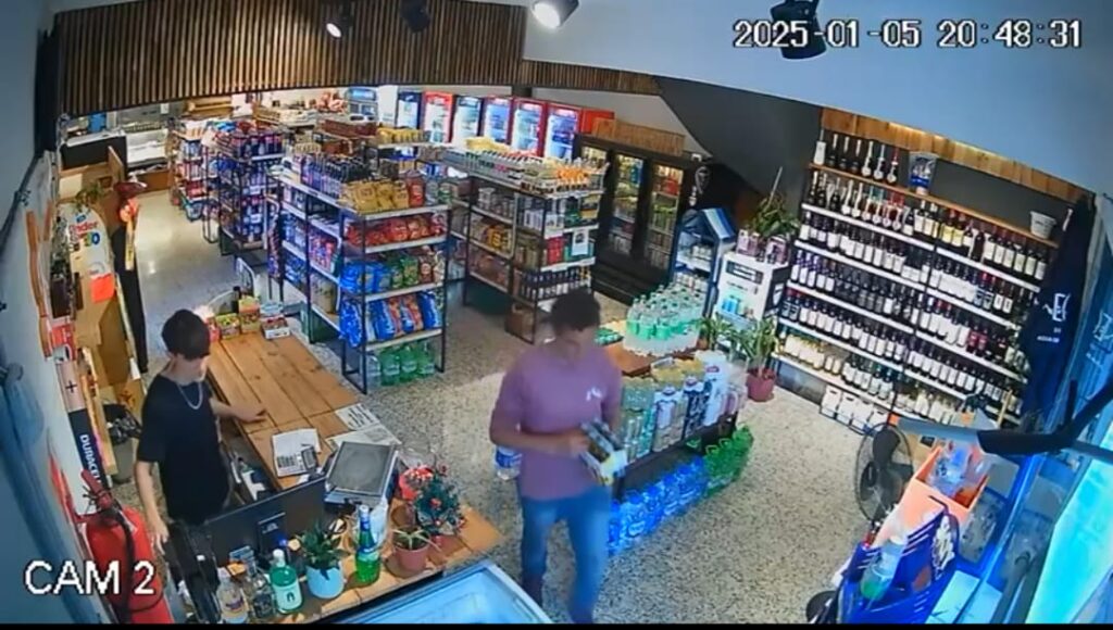 Se llevó sin pagar cervezas y chocolates y terminó aprehendido