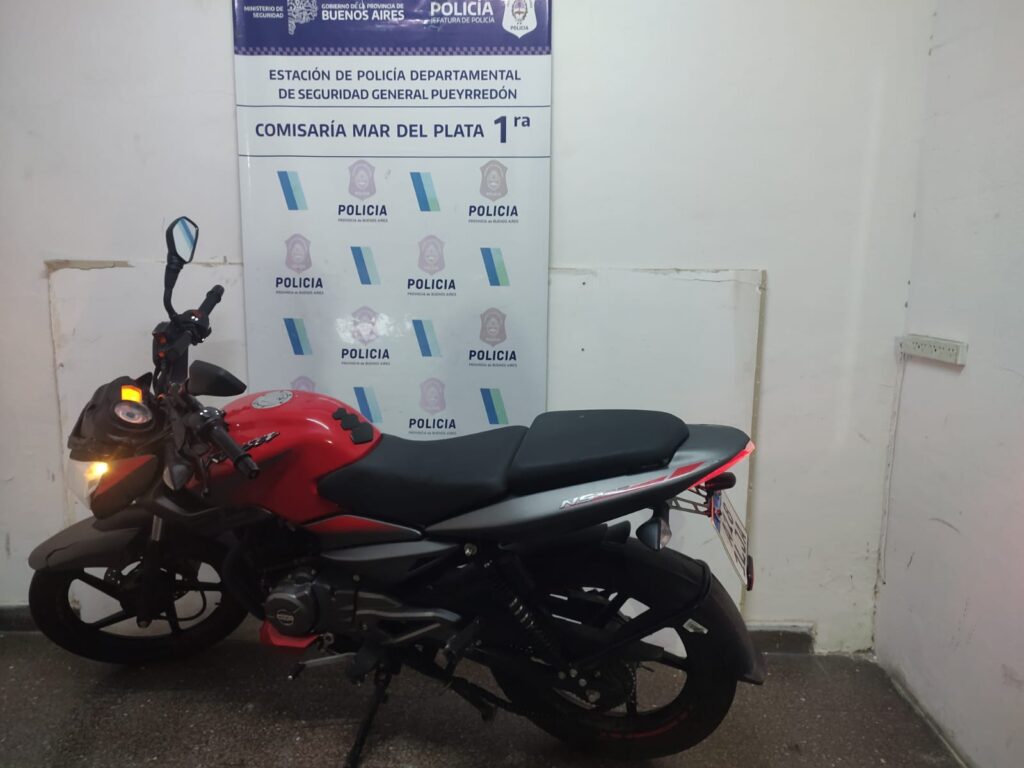 Tres menores intentaron robar una moto de un policía de la Federal y terminaron aprehendidos