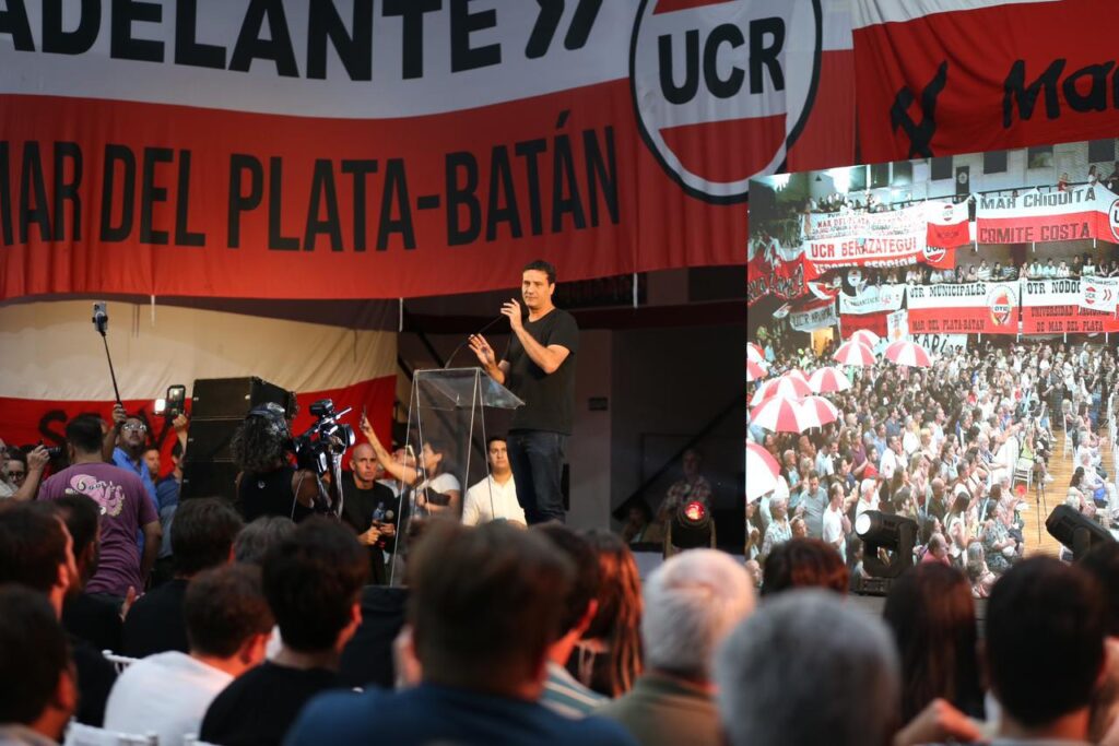 Se realizó un multitudinario acto de la UCR bonaerense en Mar del Plata