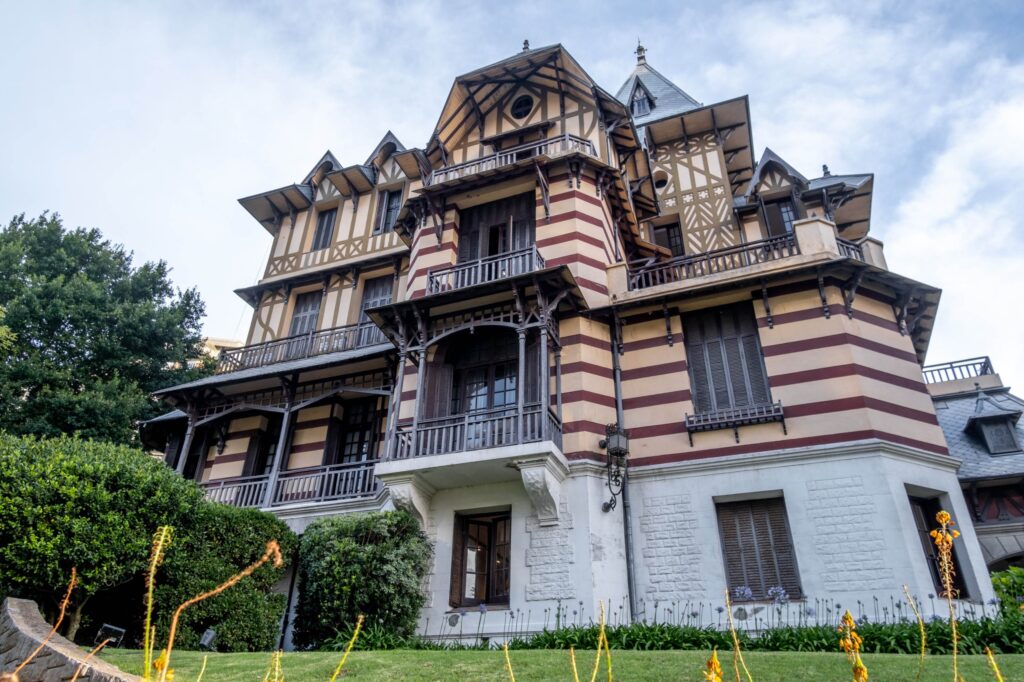 Nuevos lenguajes en la Villa Ortiz Basualdo: una muestra de 22 artistas marplatenses