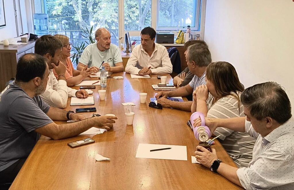 Abad encabezó una reunión de la UCR para abordar la crisis en IOMA