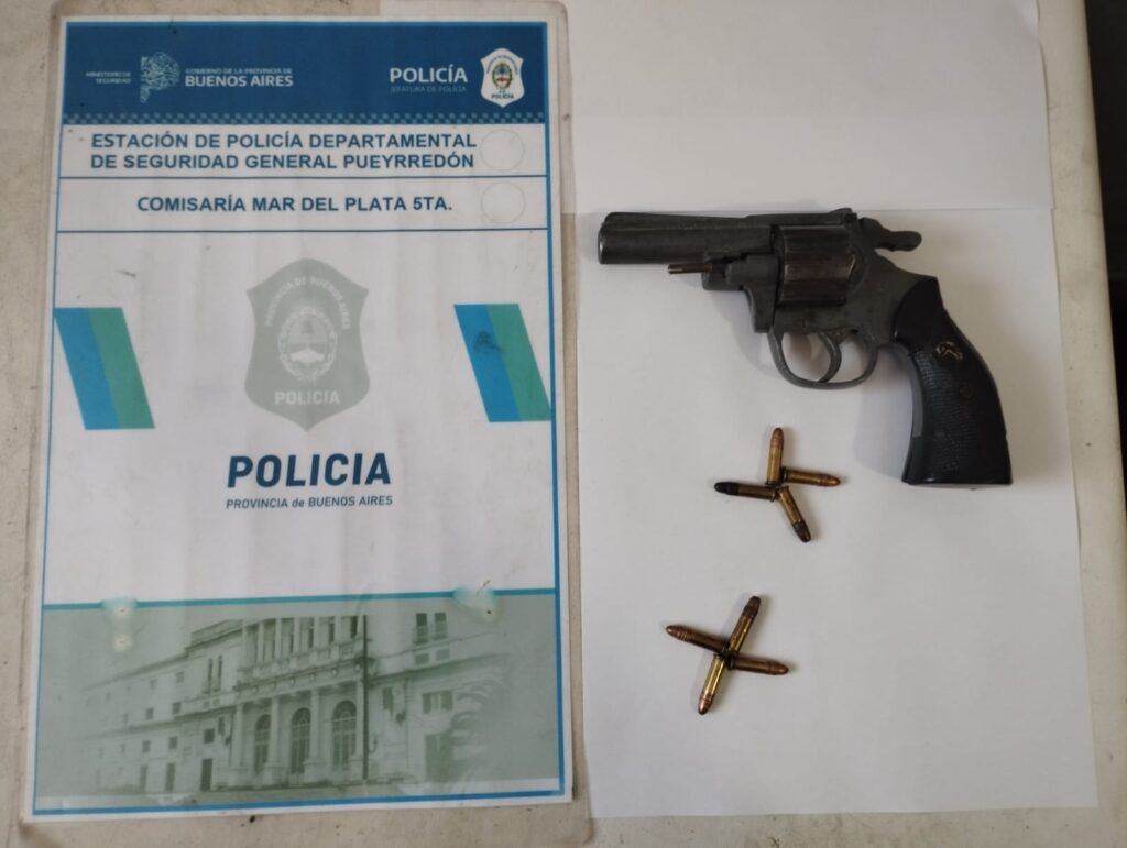 Discutió con su hija y ella lo denunció por tener un arma sin papeles