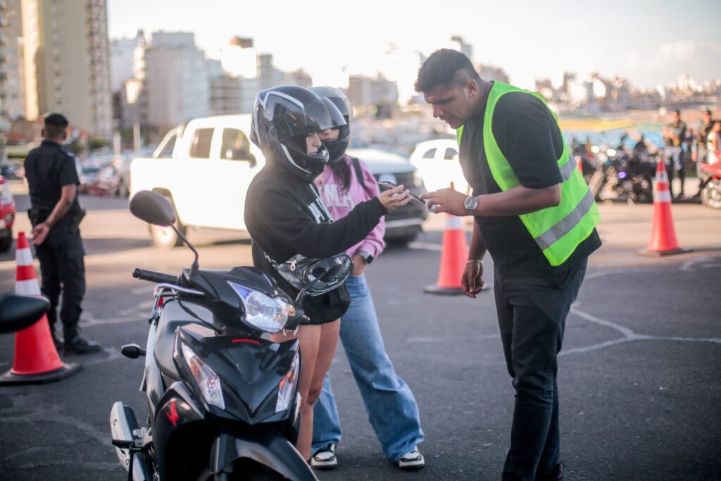 Seguridad en la vía pública durante febrero: 247 infracciones por cuidacoches y 230 motos secuestradas