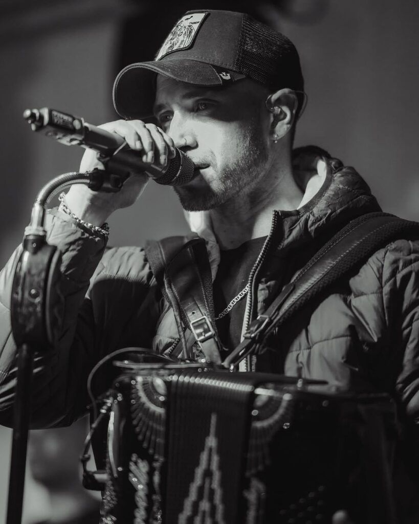 Chili Fernández llega gratis a Mar del Plata con su cumbia romántica