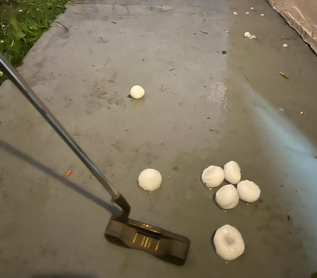 Videos: la tormenta y el granizo generaron destrozos en techos y autos en el sur de Mar del Plata