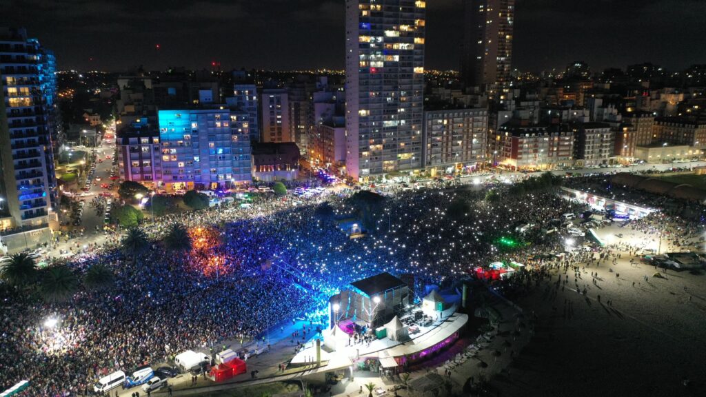 Video: más de 120 mil personas vibraron con Luck Ra en el cumpleaños de Mar del Plata