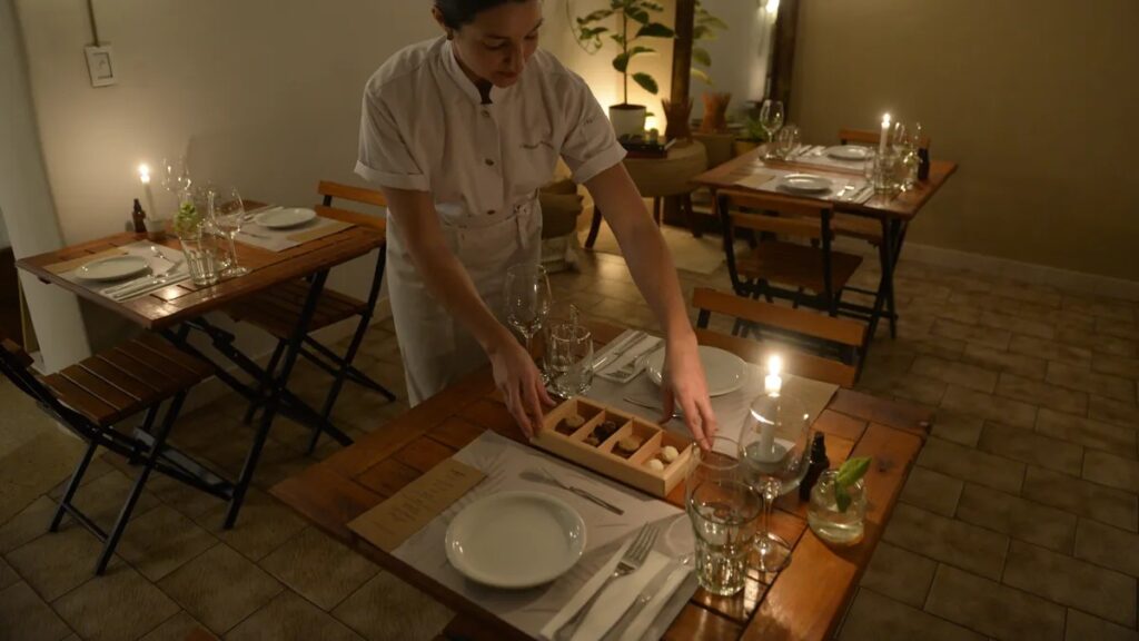 Hoteleros en alerta por los restaurante a puertas cerradas y el alojamiento «parahotelero»