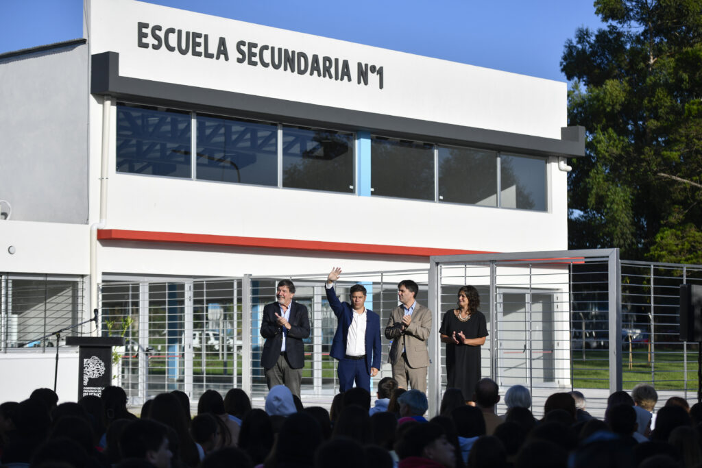 Kicillof encabezó el acto que dio inicio al ciclo lectivo de nivel secundario