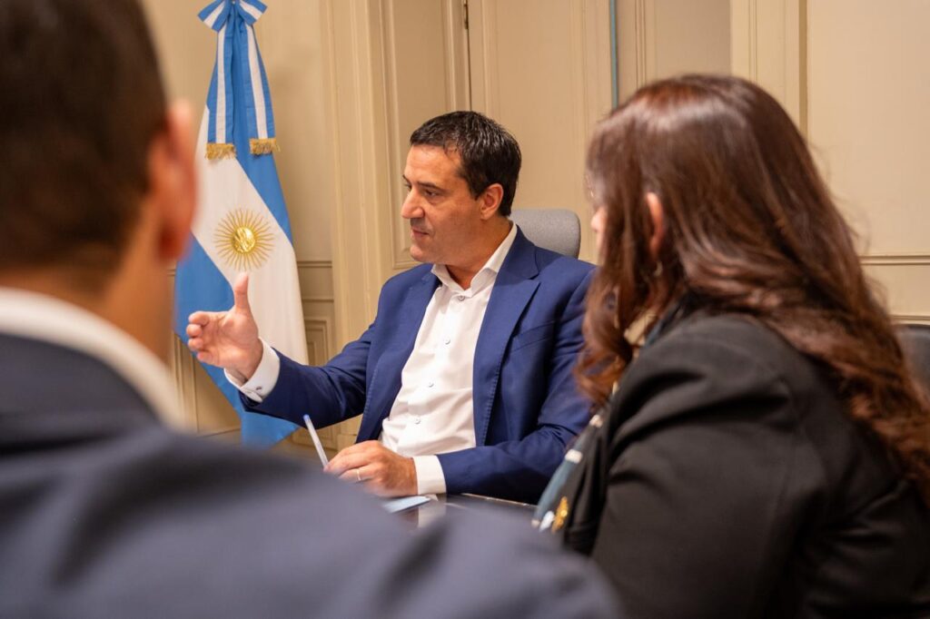 Abad se reunió con la Cámara de Armadores de Buques Pesqueros de Altura, un sector en crisis estructural