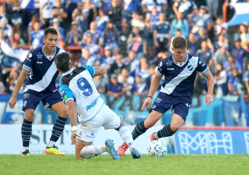 Alvarado no pasó del empate con Almagro