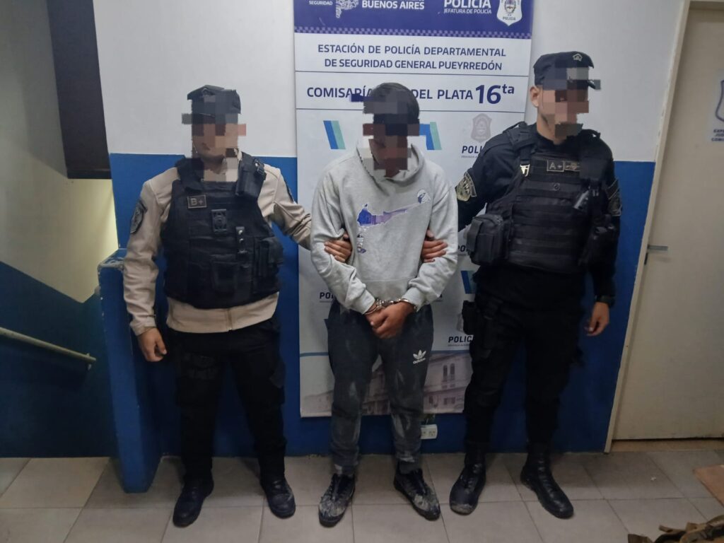 Joven borracho atropelló a dos menores: los vecinos lo lincharon y le incendiaron el auto