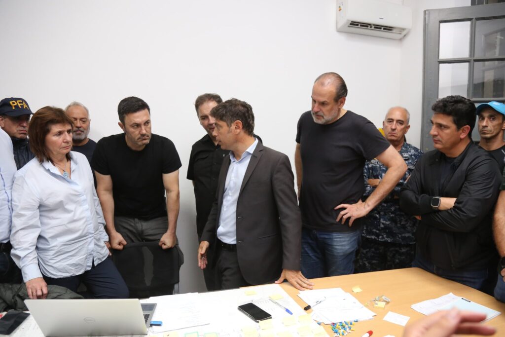 Kicillof, Bullrich y Petri llegaron a Bahía Blanca: al menos 10 muertos y una ciudad destrozada