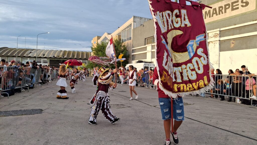 Los carnavales tuvieron un colorido y multitudinario cierre en el Puerto