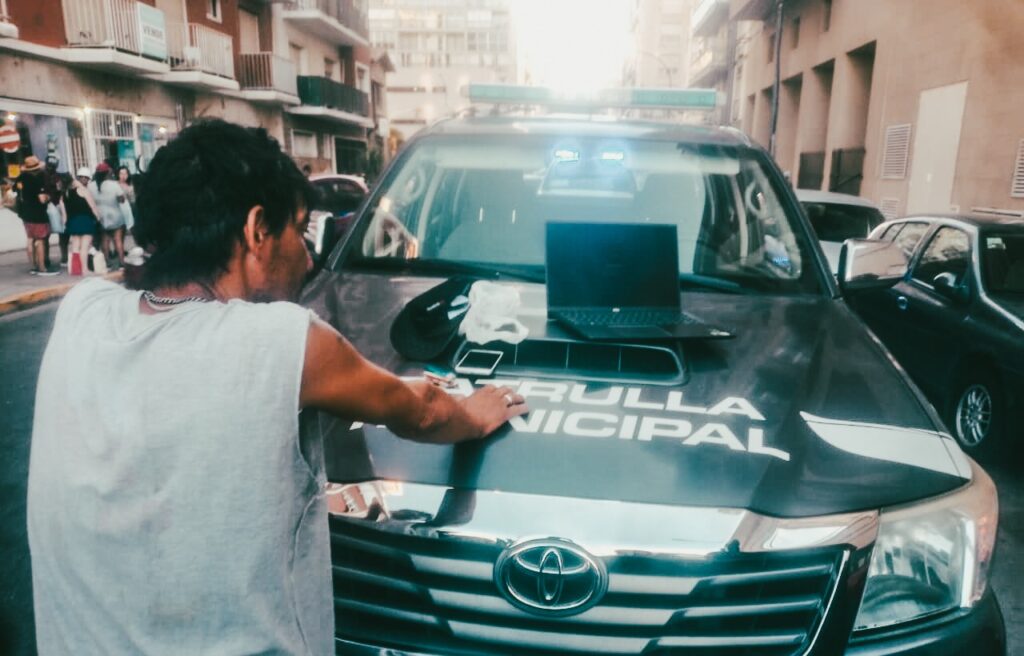 Sin descanso con los controles en la vía pública: 292 infracciones a cuidacoches y 259 motos secuestradas