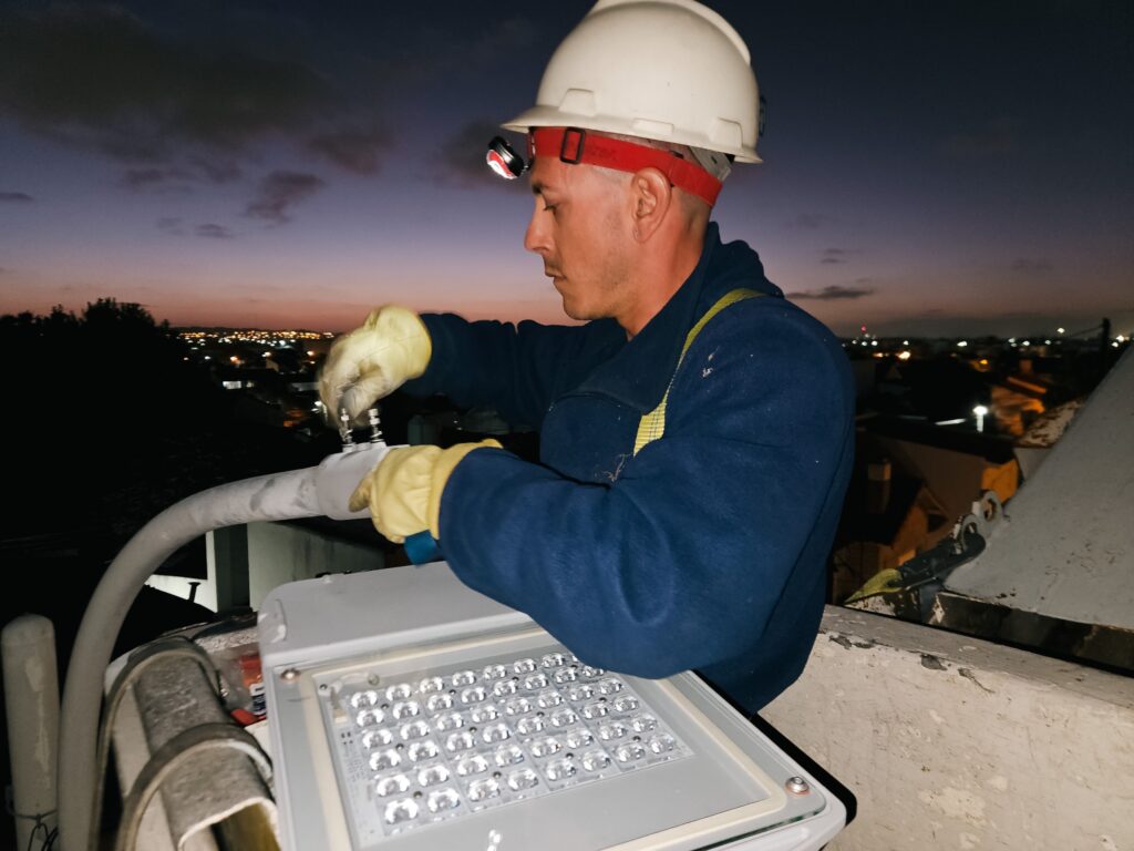 Avanza la repotenciación LED en los barrios Villa Lourdes, Puerto y La Perla