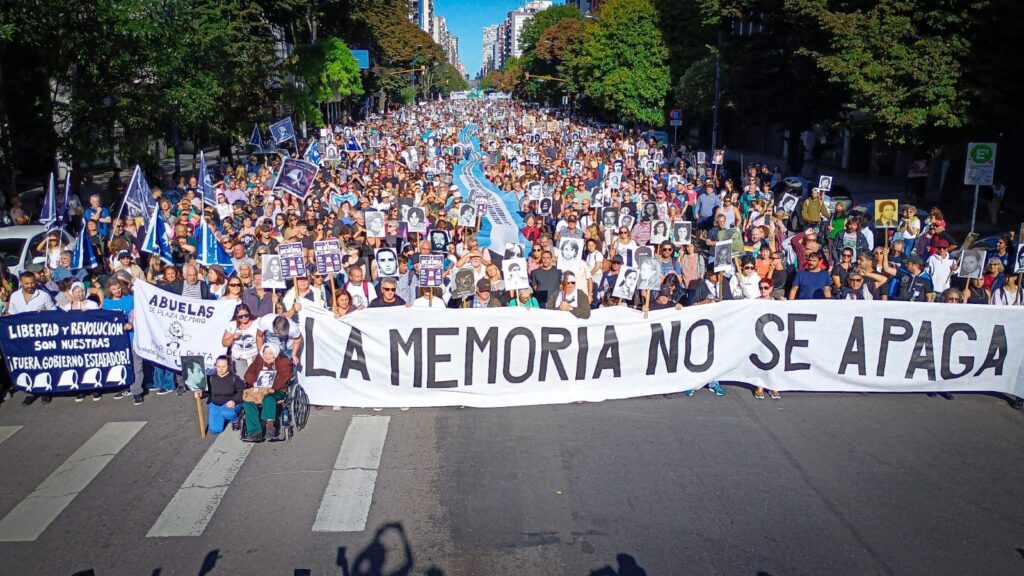 Histórica marcha en Mar del Plata por el 24M: «Más de 80 mil personas afirmamos que sin memoria, verdad y justicia no hay…