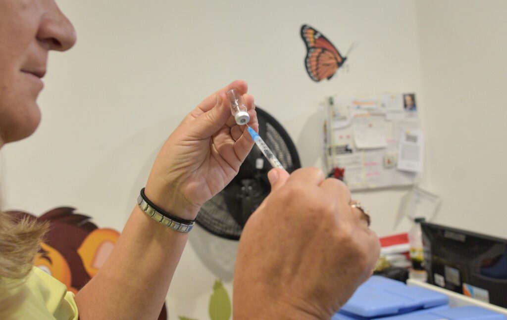 Comienza la vacunación antigripal para el personal de salud y personas mayores de 65 años