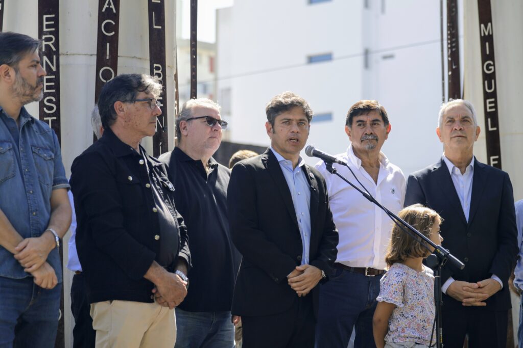 Kicillof encabezó un acto homenaje a excombatientes de Malvinas: «Ellos son nuestros héroes, no Margaret Thatcher»