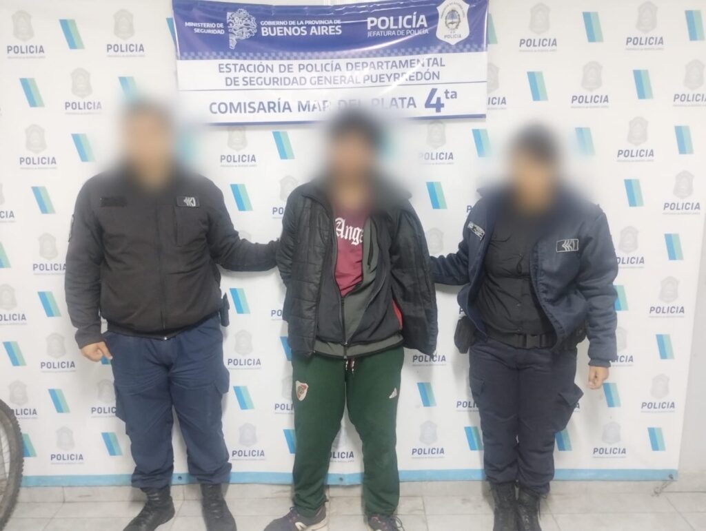 Un menor y un mayor terminaron aprehendidos cuando intentaban robar un vehículo de la vía pública
