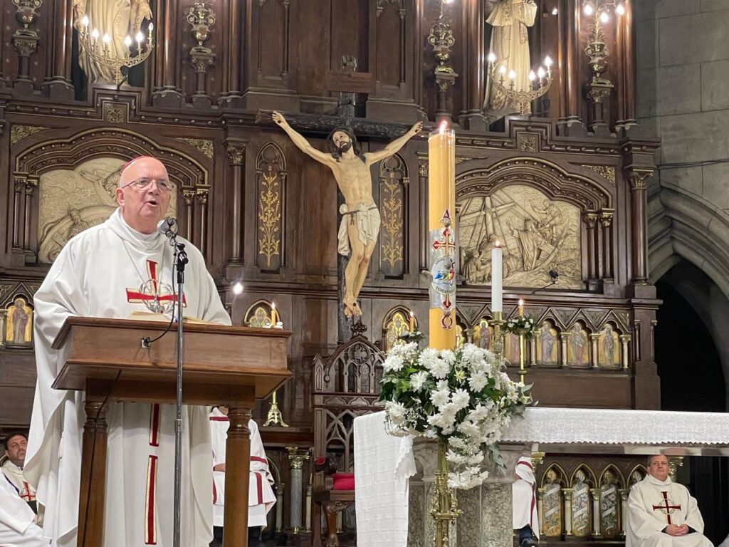 Con gran fervor, una multitud rezó por el eterno descanso del Papa en la Iglesia Catedral