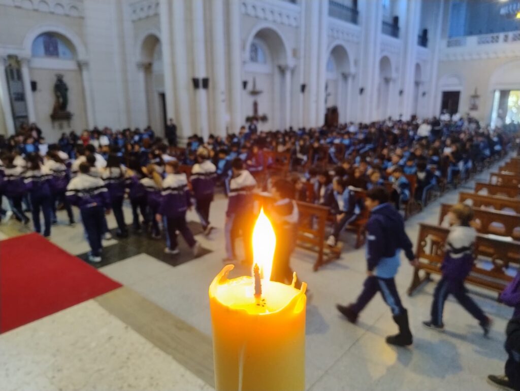 Con misas y momentos de reflexión las escuelas católicas de la diócesis homenajearon al Papa Francisco