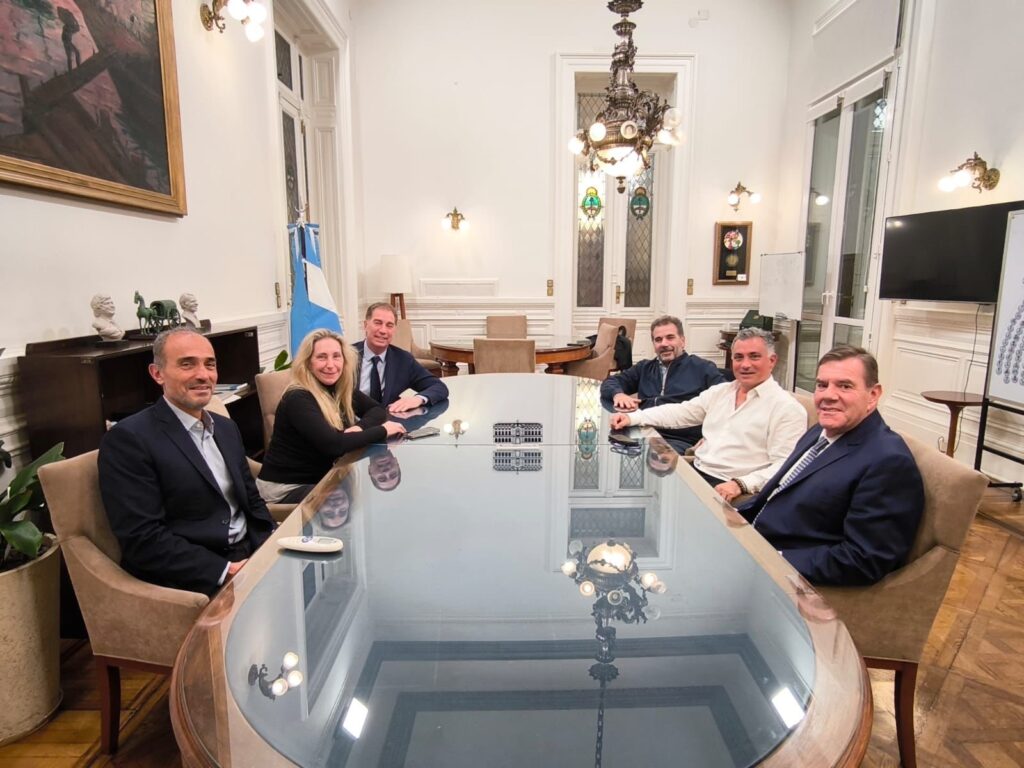Guillermo Montenegro, cada vez más dentro de La Libertad Avanza