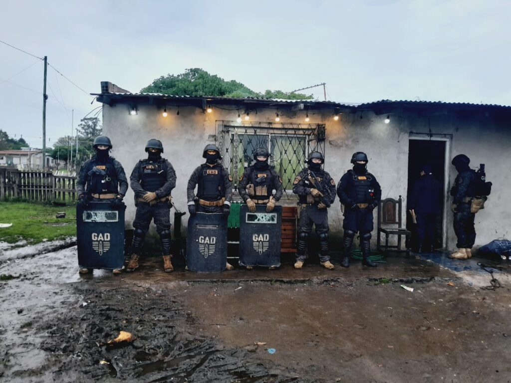 Video: dos detenidos tras un allanamiento para recuperar materiales de construcción robados de una obra