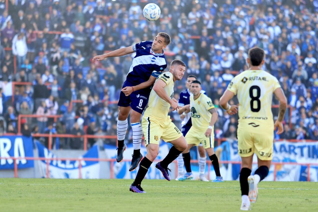 Alvarado sigue en caída libre y cayó derrotado en el Minella